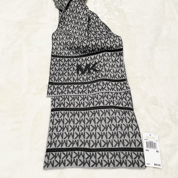 New MICHAEL KORS MK Logo Cuffed Beanie Hat & Scarf Set - Picture 9 of 12